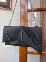 Load image into Gallery viewer, Woven Spike Chain Bag - Black

